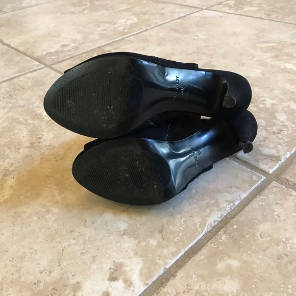 Nine West faux suede cutout black booties - Picture 8 of 8